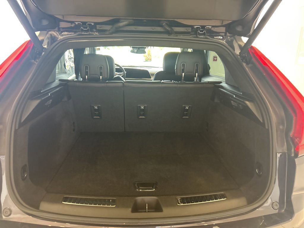 Used 2025 Cadillac XT4 Premium Luxury image 14