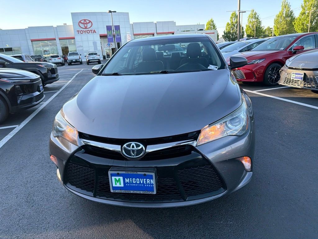 Used 2015 Toyota Camry SE FWD image 2