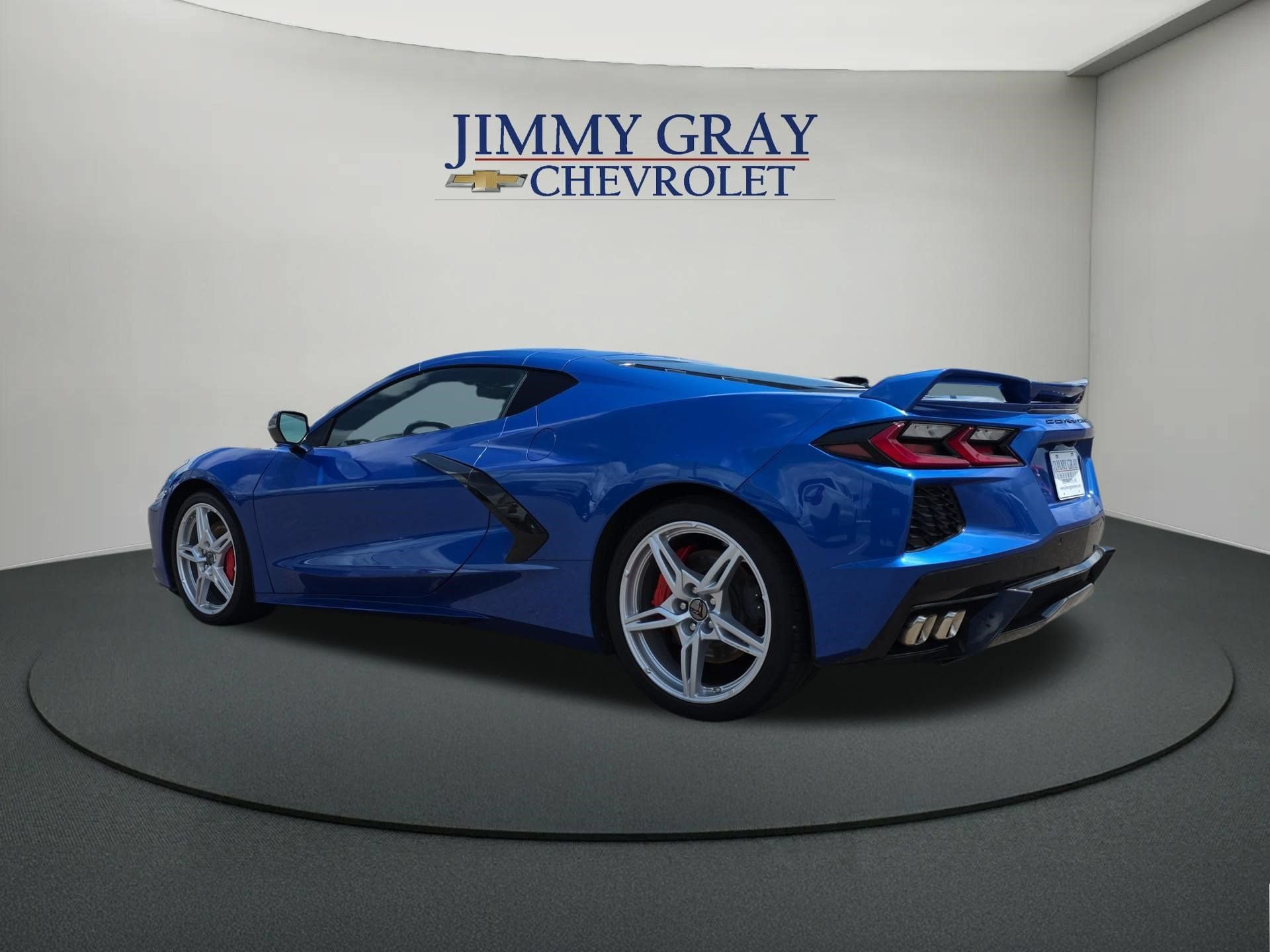 Used 2021 Chevrolet Corvette Stingray Coupe w/ Z51 Performance Package RWD image 3