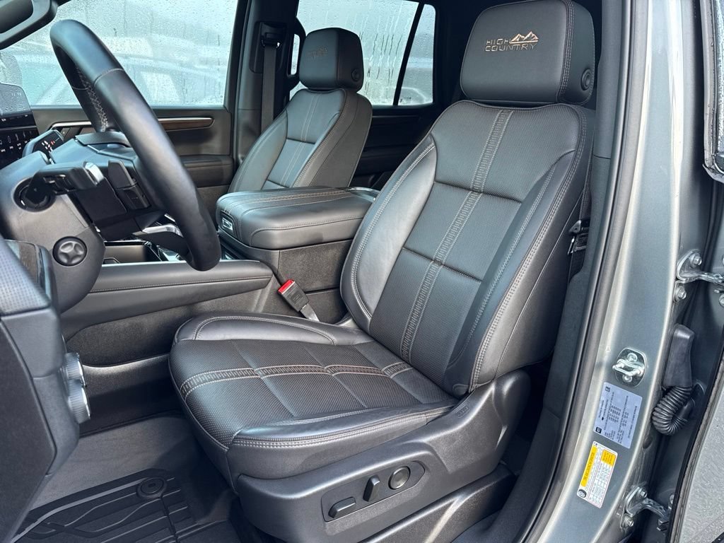 Used 2025 Chevrolet Tahoe High Country AWD/4WD image 8