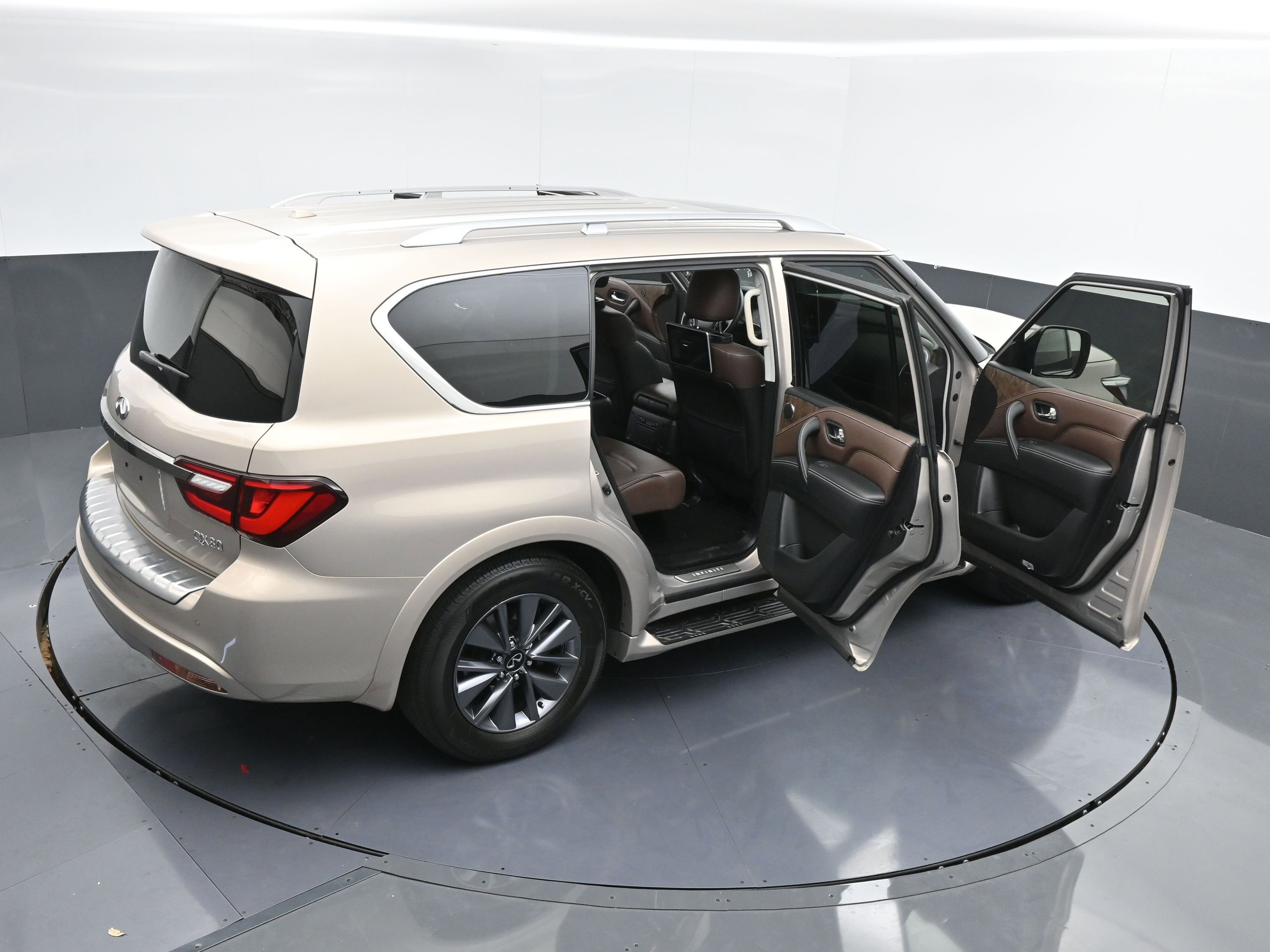 Used 2023 INFINITI QX80 Premium Select w/ All-Season Package image 51