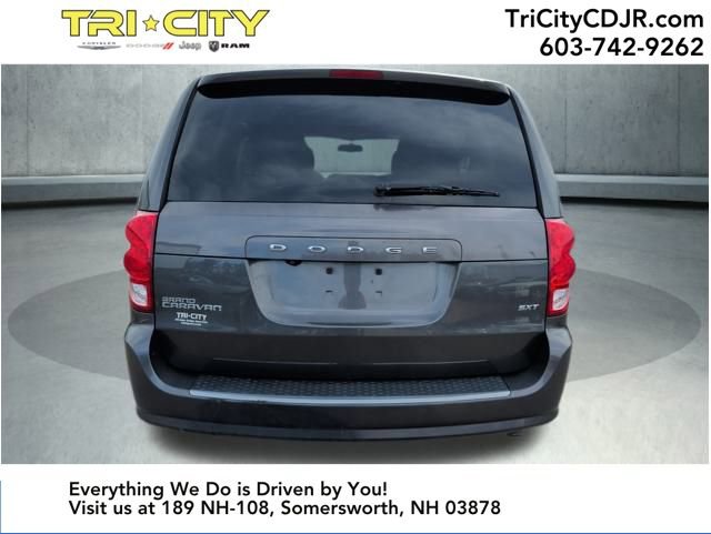 Used 2016 Dodge Grand Caravan SXT image 4