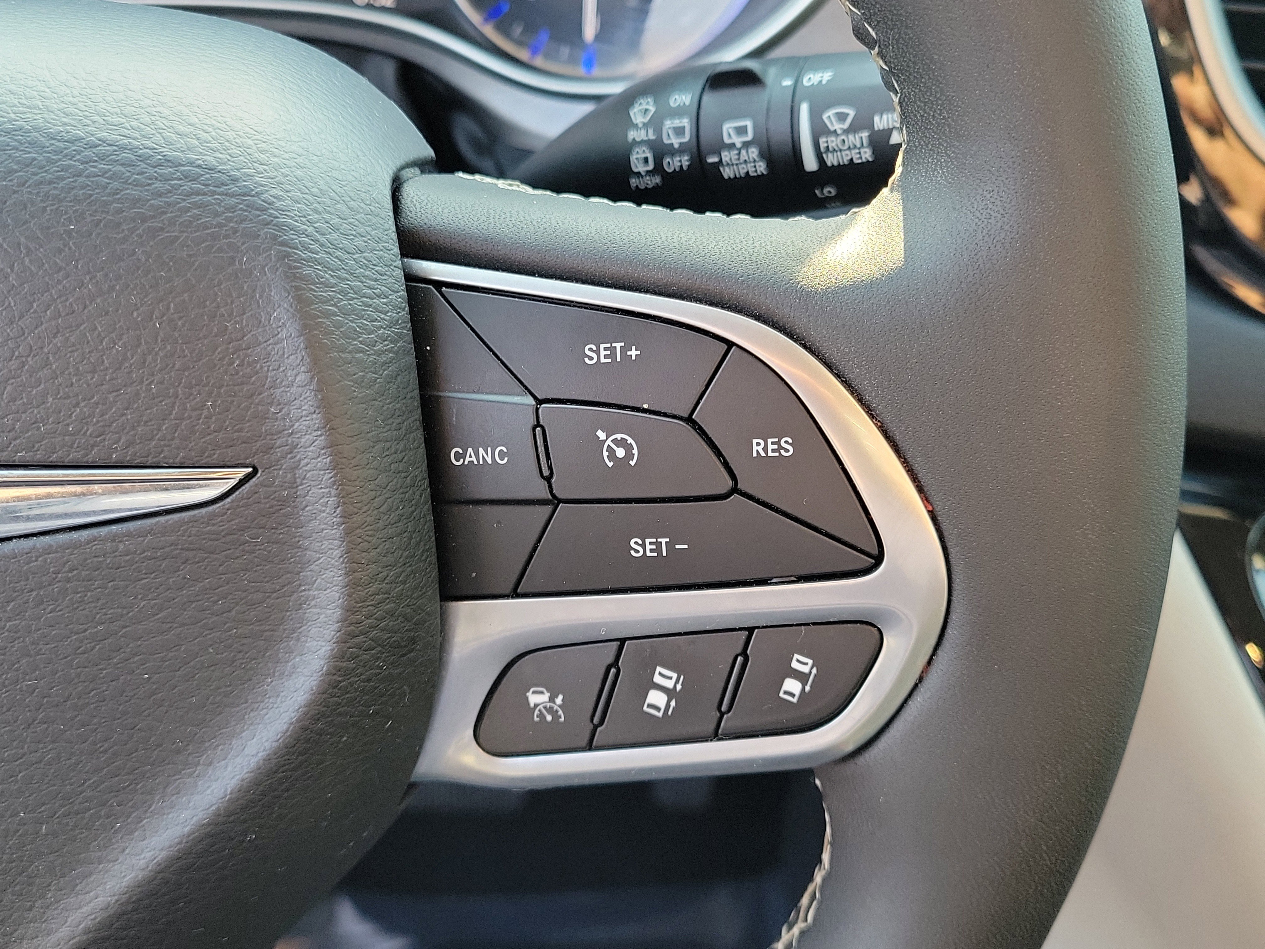 Used 2024 Chrysler Pacifica Touring-L image 28