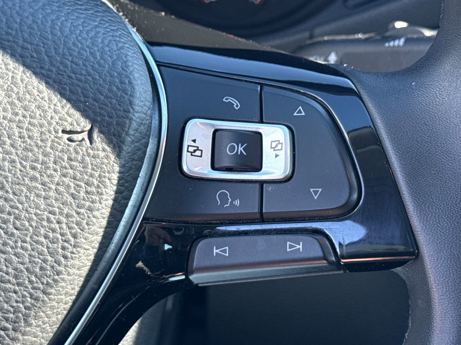 Certified 2021 Volkswagen Passat 2.0T SE image 33