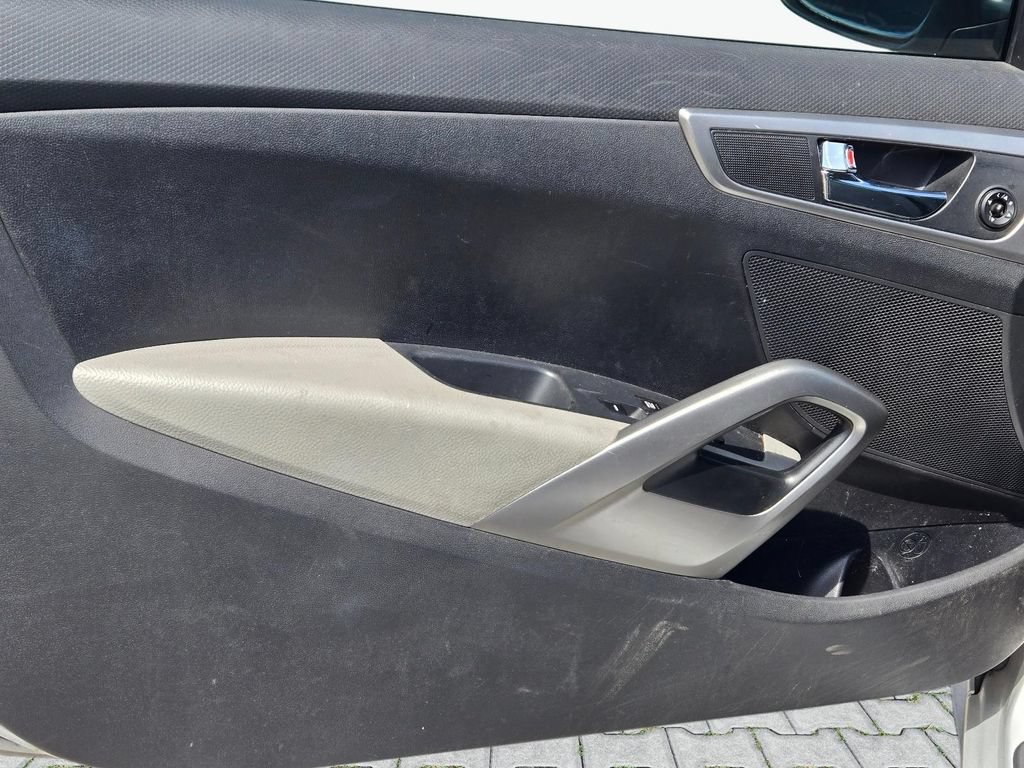 Used 2012 Hyundai Veloster FWD image 12