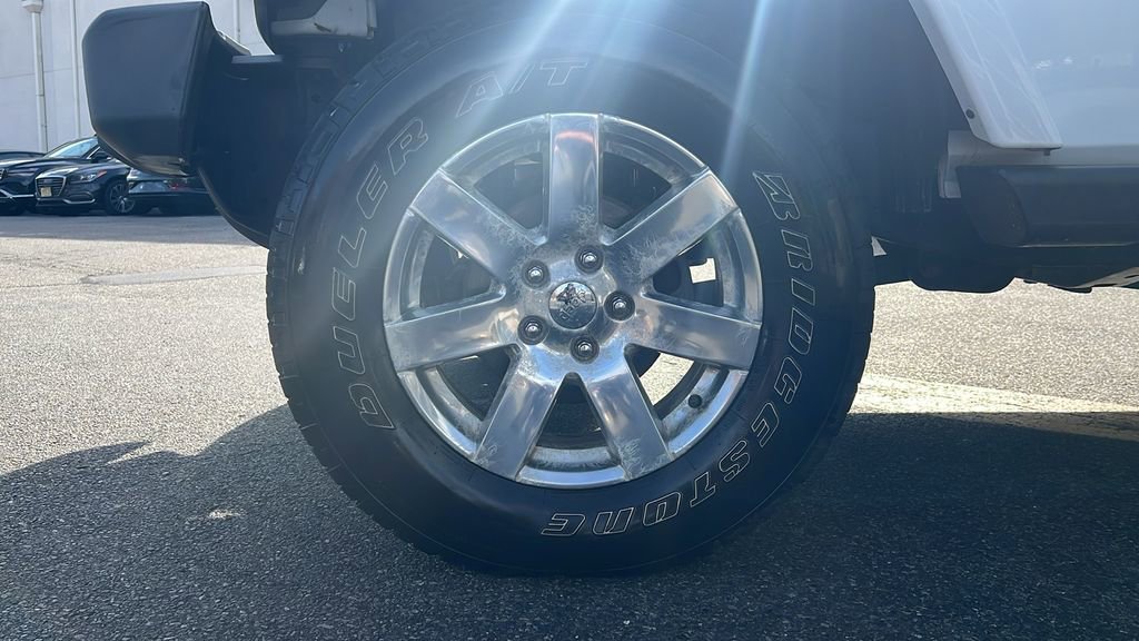 Used 2017 Jeep Wrangler Unlimited Sahara w/ Connectivity Group image 9