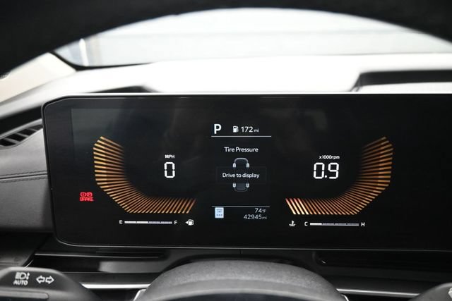 Used 2025 Kia Carnival FWD image 14