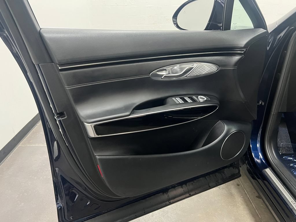 Used 2025 Genesis GV70 2.5T AWD/4WD image 12