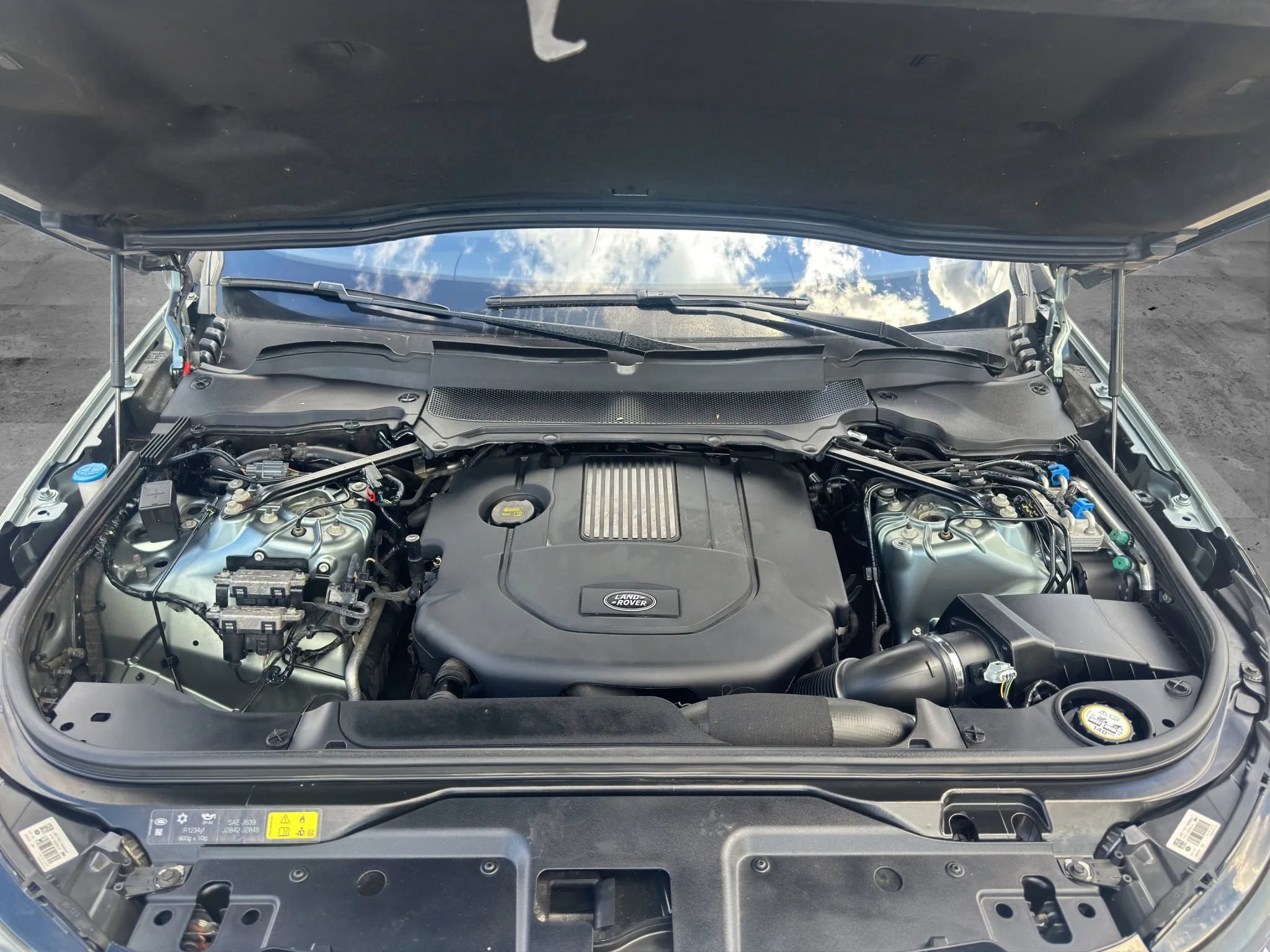 Used 2017 Land Rover Discovery HSE AWD/4WD image 9