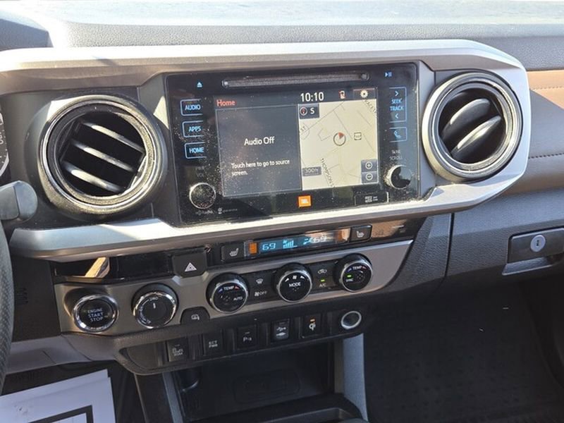 Used 2016 Toyota Tacoma Limited w/ Towing Package image 18