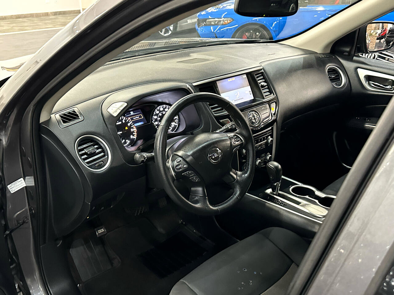 Used 2019 Nissan Pathfinder SV image 23