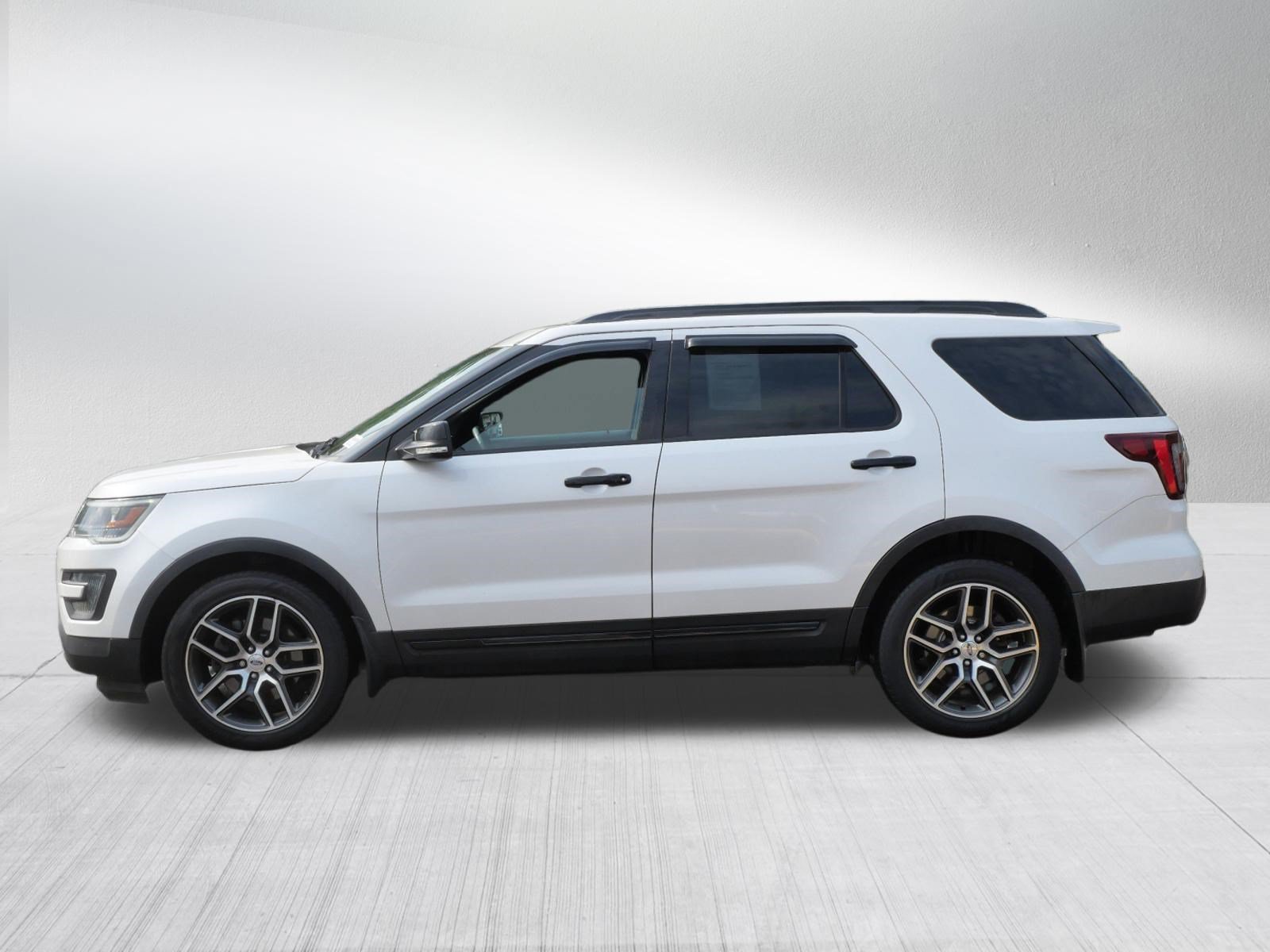 Used 2016 Ford Explorer Sport AWD/4WD image 4
