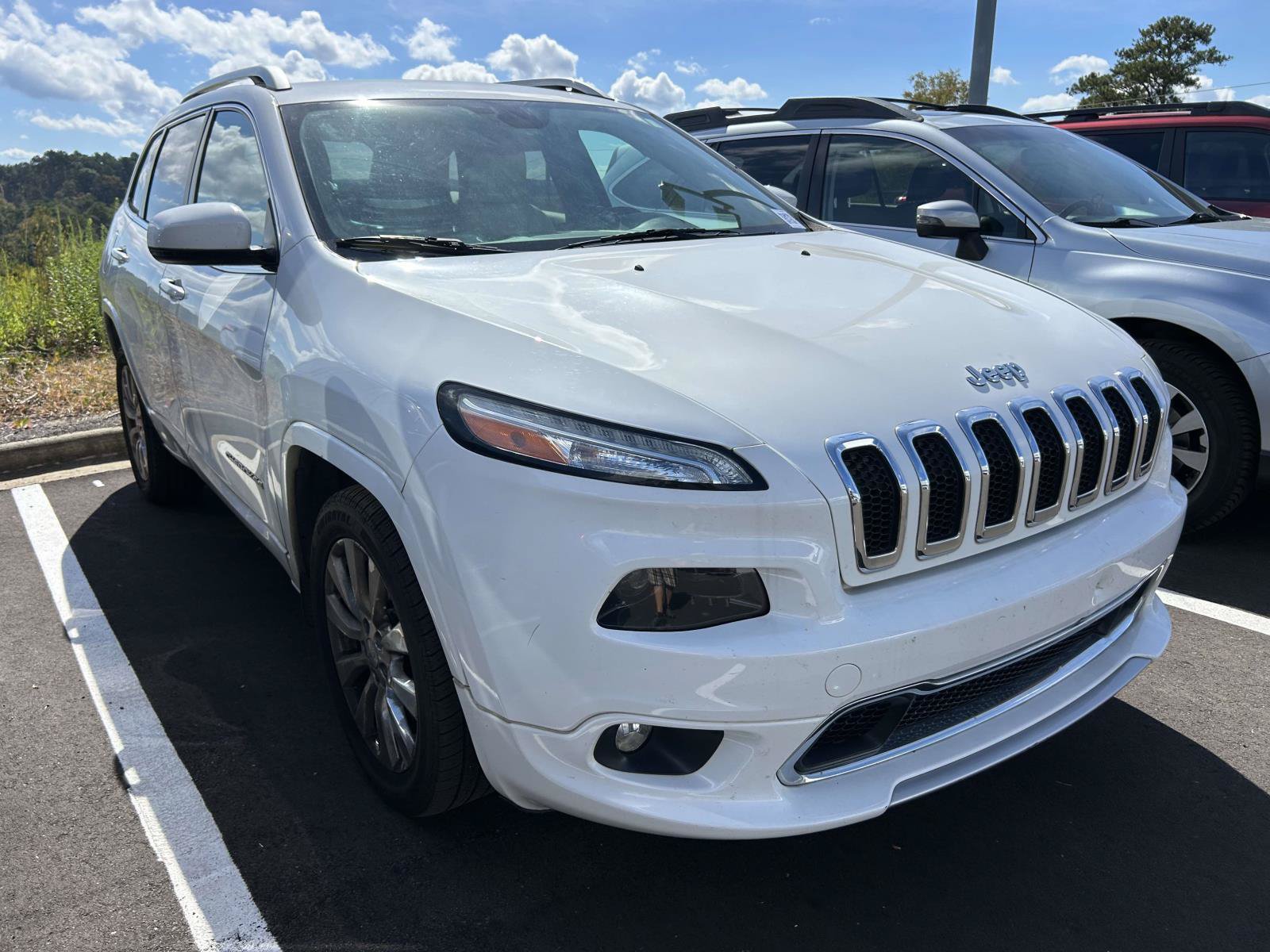 Used 2016 Jeep Cherokee Overland FWD image 1