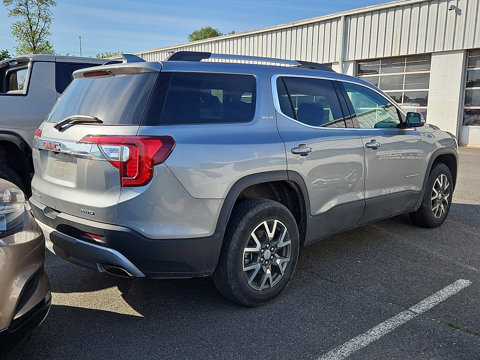 Certified 2023 GMC Acadia SLE w/ Driver Convenience Package AWD/4WD image 7