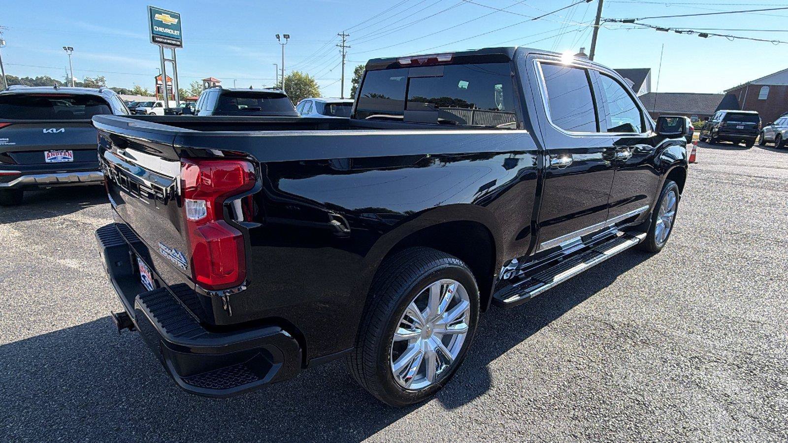 New 2026 Chevrolet Silverado 1500 High Country w/ High Country Premium Package AWD/4WD image 8