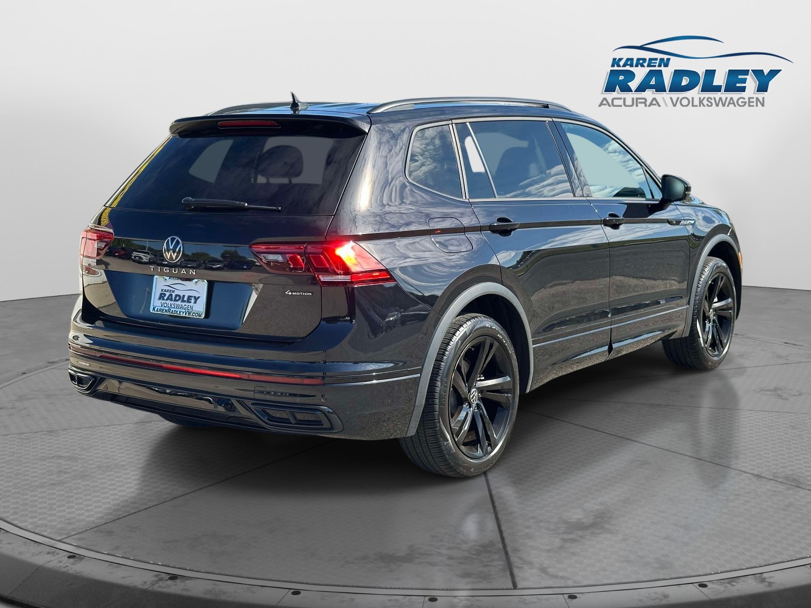 Certified 2024 Volkswagen Tiguan SE R-Line AWD/4WD image 2