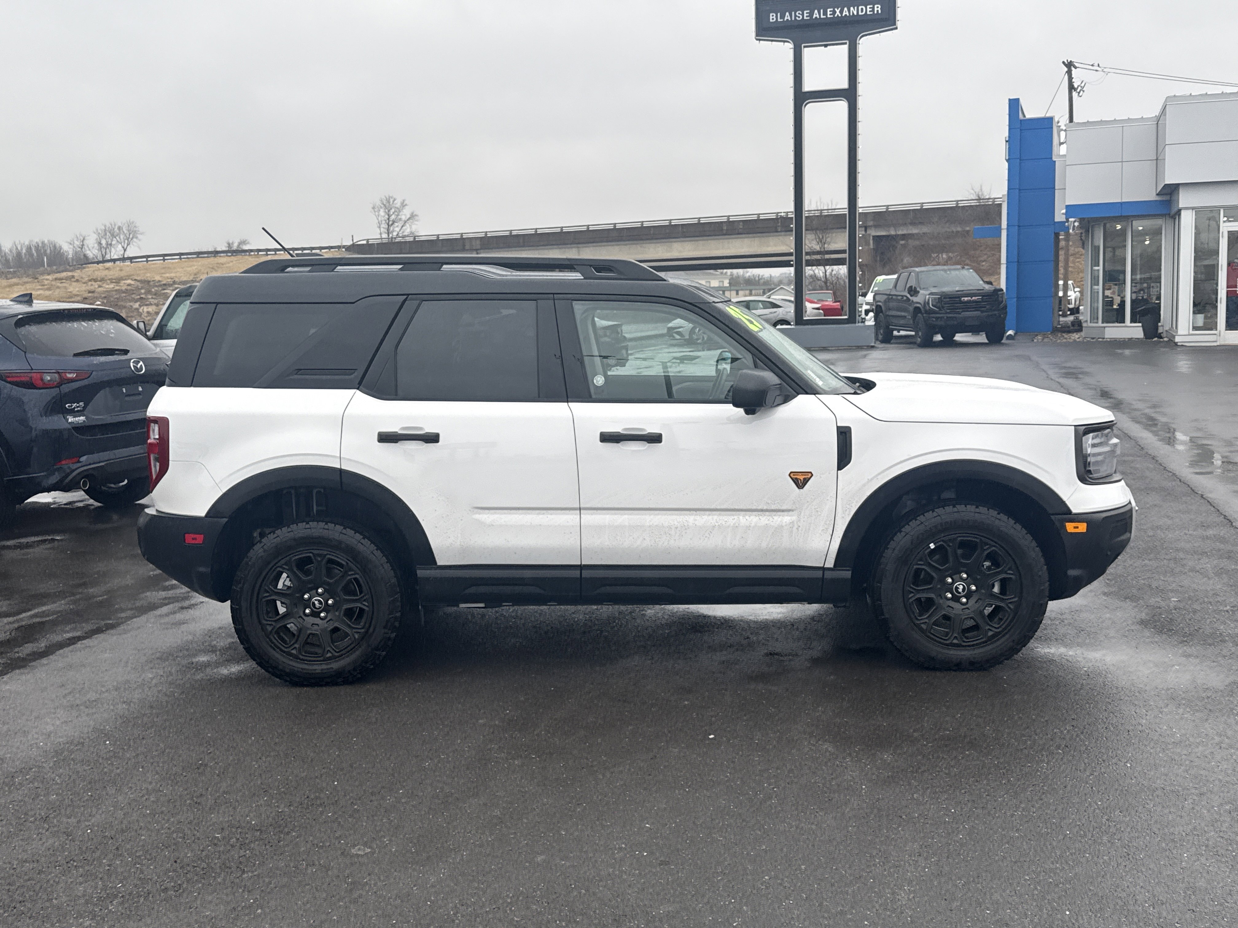 Used 2025 Ford Bronco Sport Badlands image 2