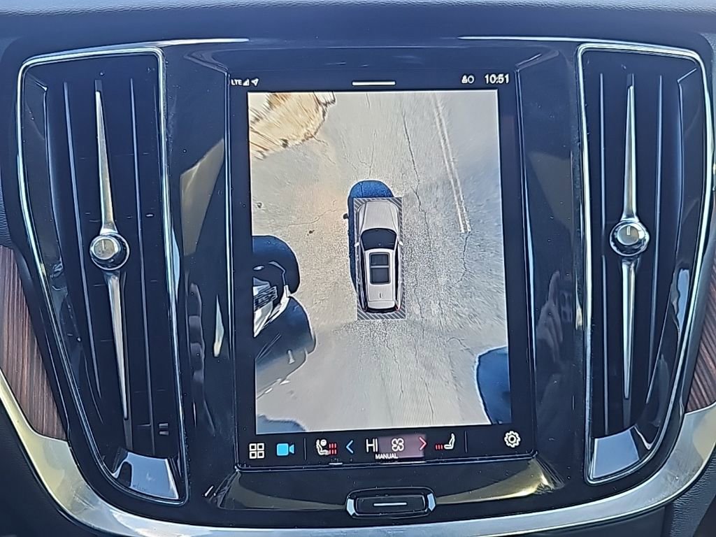 Used 2025 Volvo V60 B5 Cross Country Plus image 9