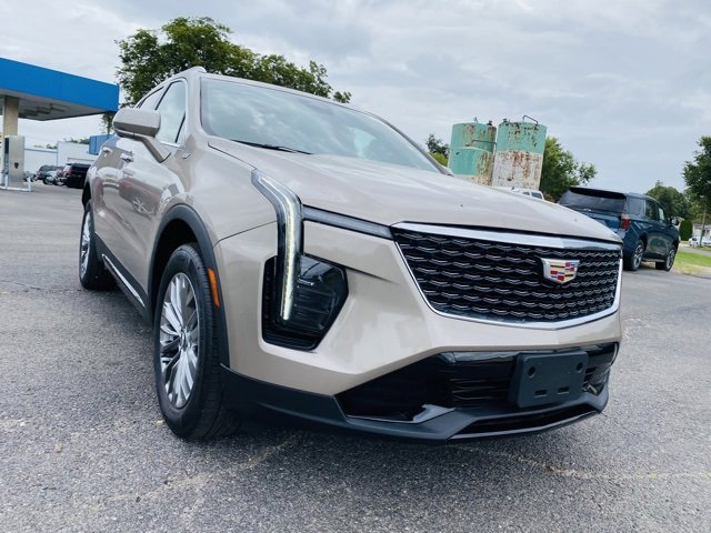 Used 2025 Cadillac XT4 Premium Luxury image 5