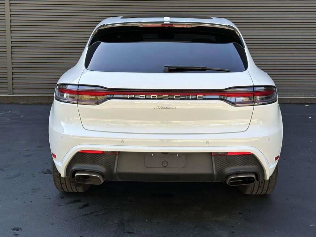 Certified 2025 Porsche Macan AWD/4WD image 32
