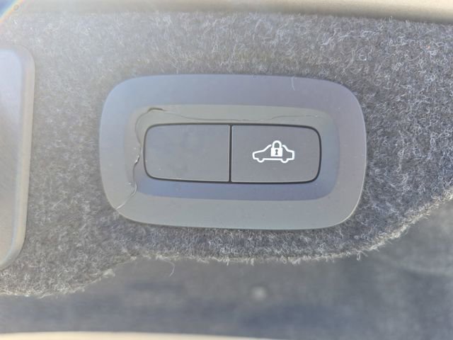 Used 2021 Volvo S60 T6 Momentum w/ Premium Package image 16