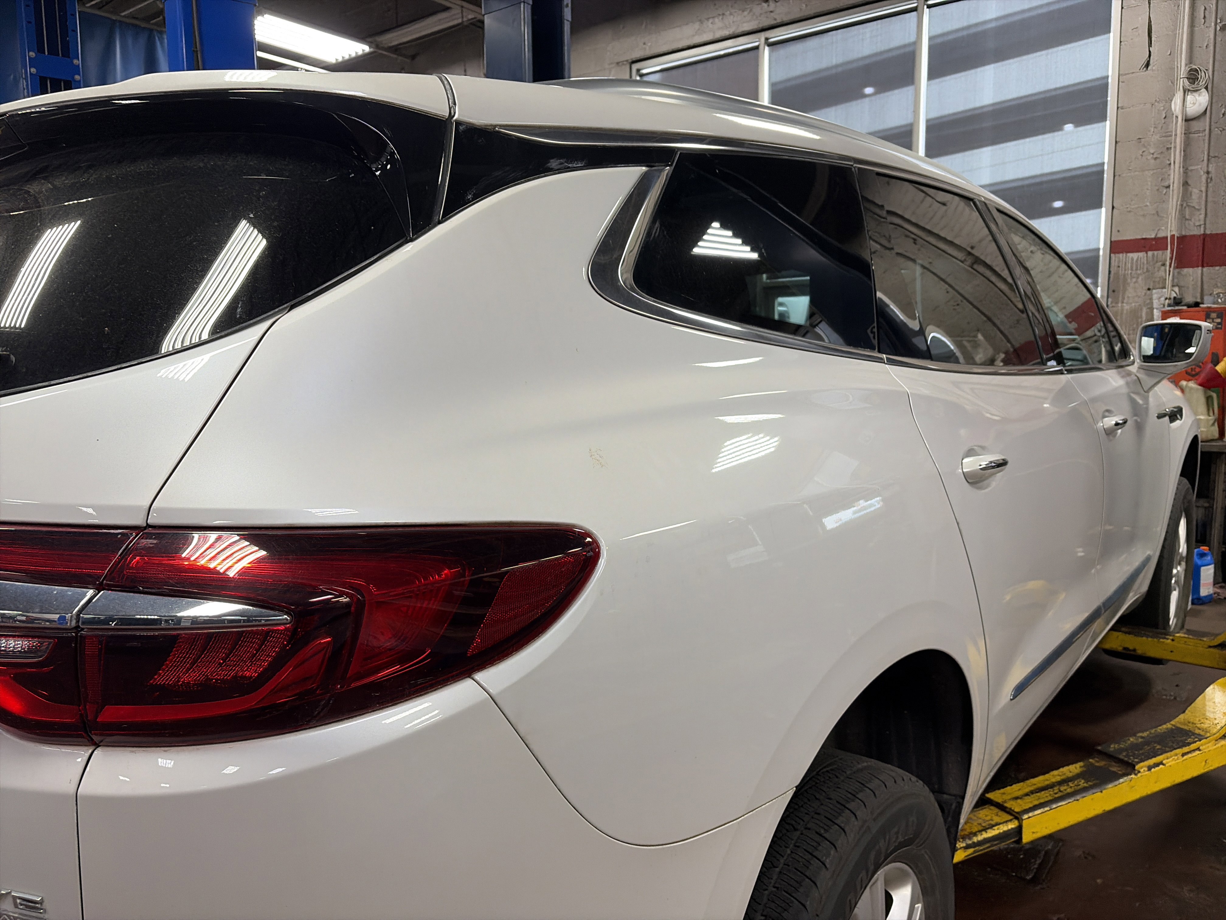 Used 2019 Buick Enclave Essence AWD/4WD image 5