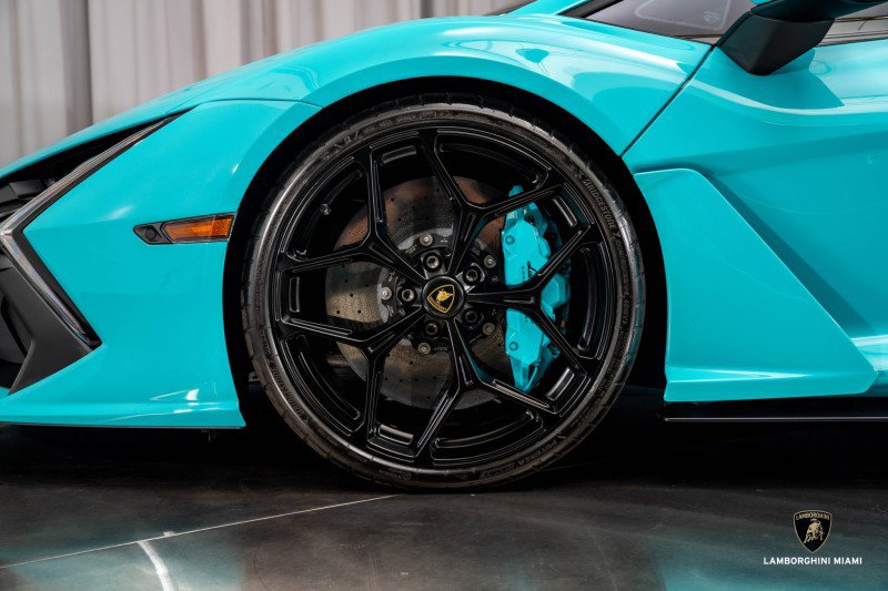Used 2025 Lamborghini Revuelto image 16