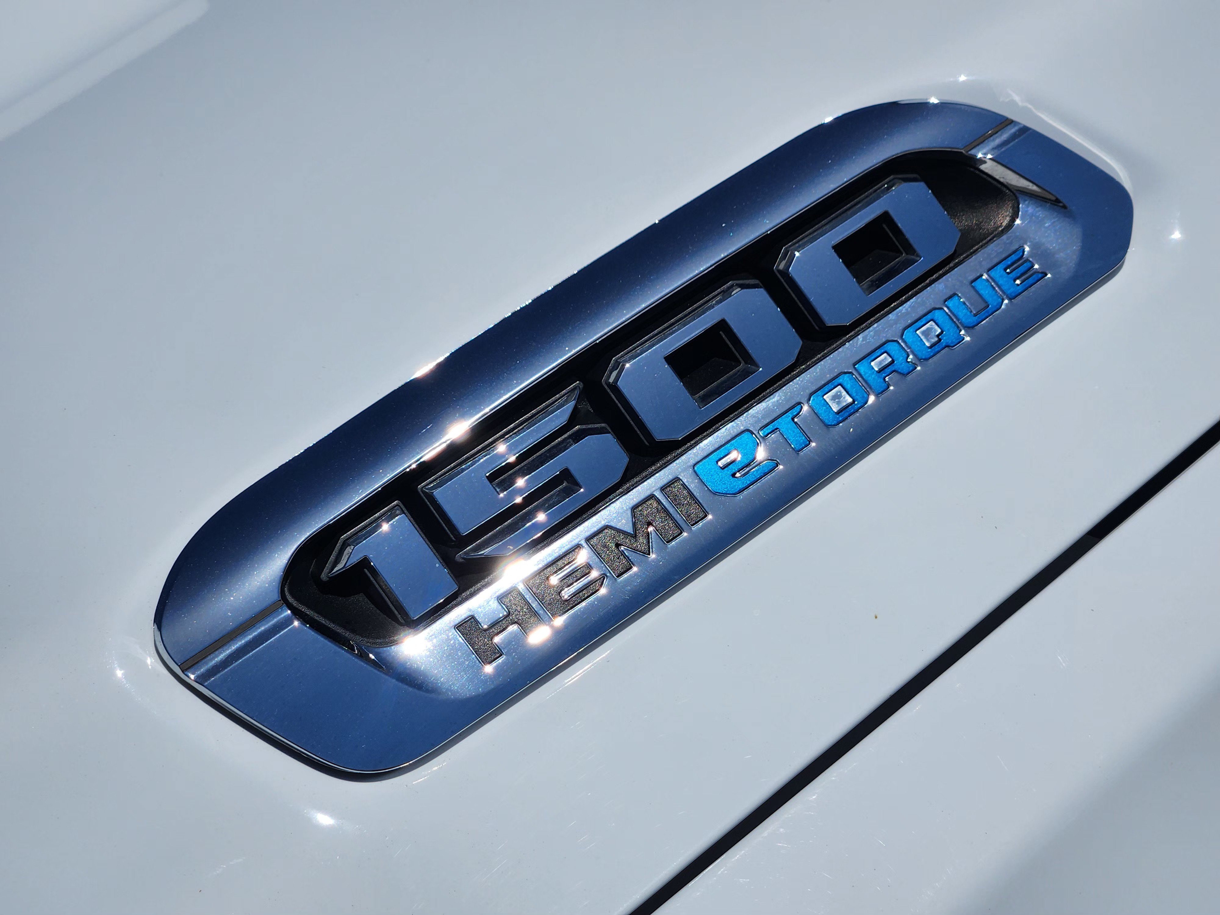 Used 2023 RAM 1500 Laramie AWD/4WD image 12