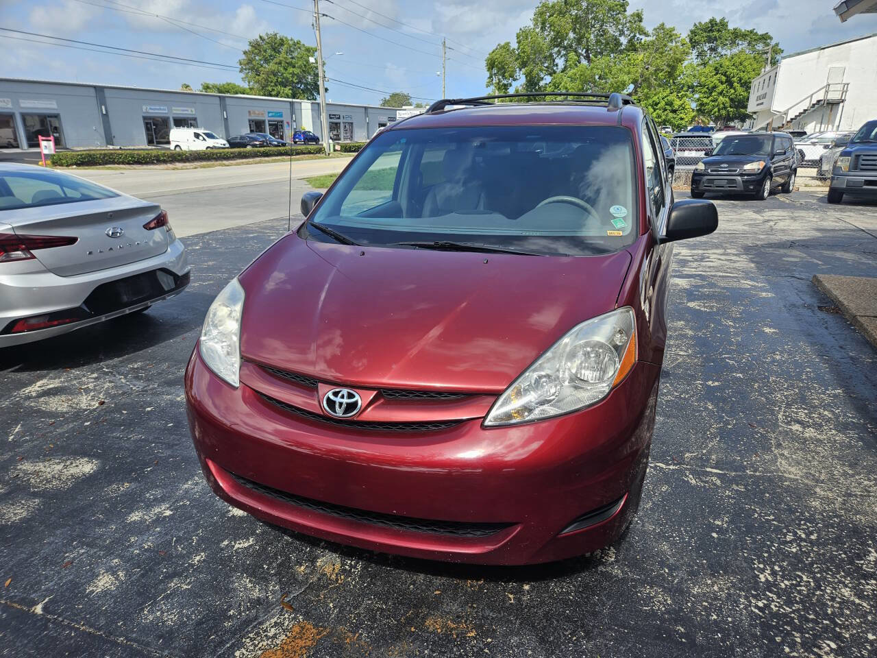 Used 2010 Toyota Sienna LE image 13