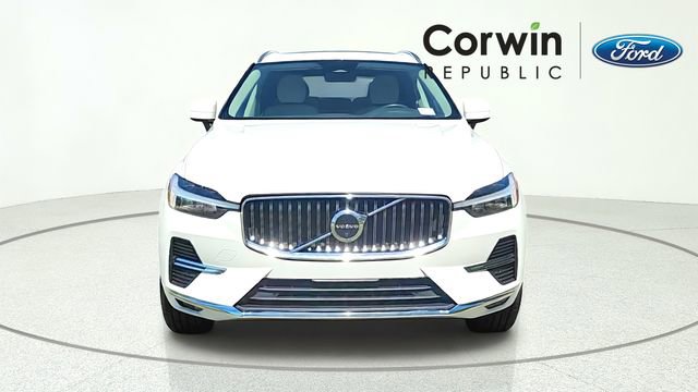 Used 2023 Volvo XC60 B5 Plus FWD image 2