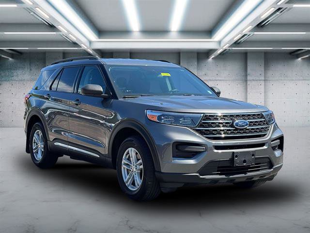 Used 2022 Ford Explorer XLT image 2