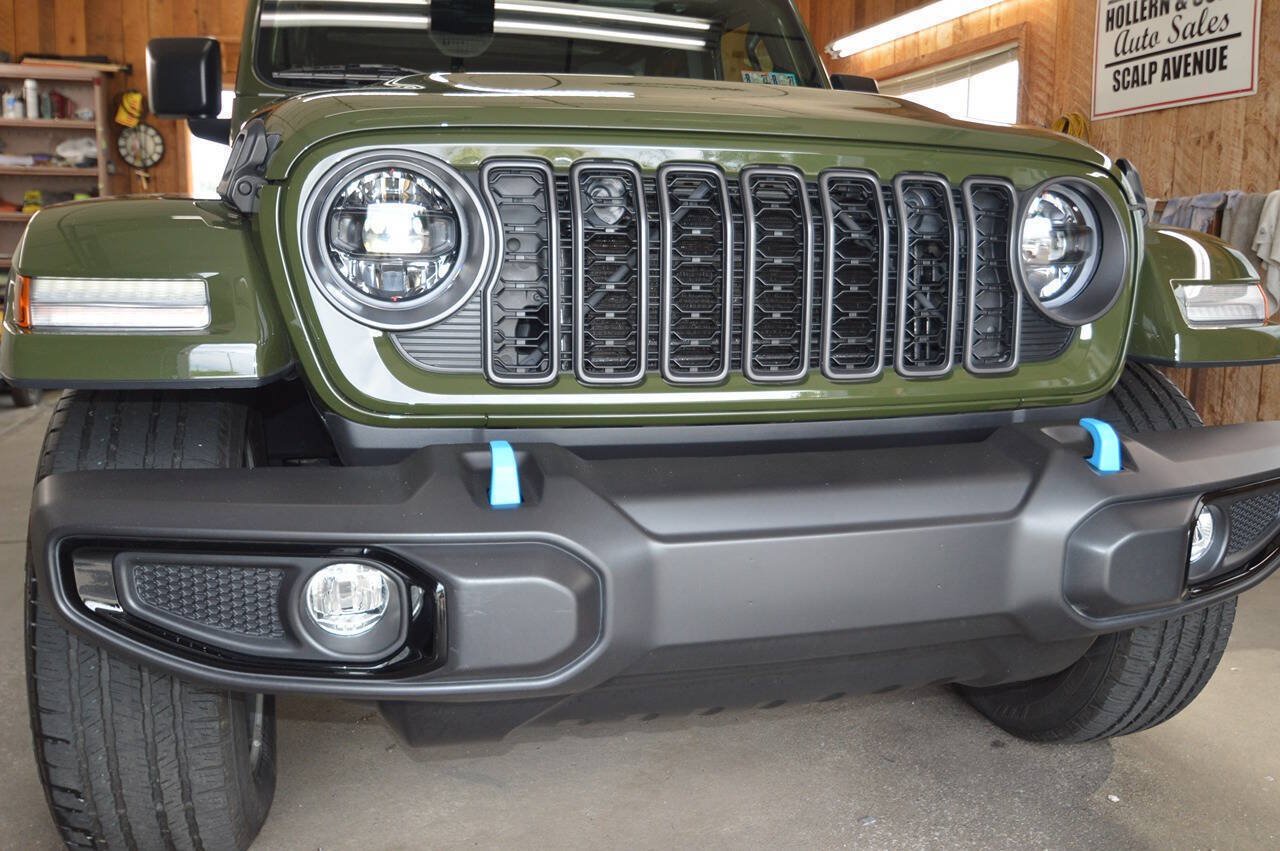 Used 2024 Jeep Wrangler Unlimited w/ Convenience Group AWD/4WD image 3