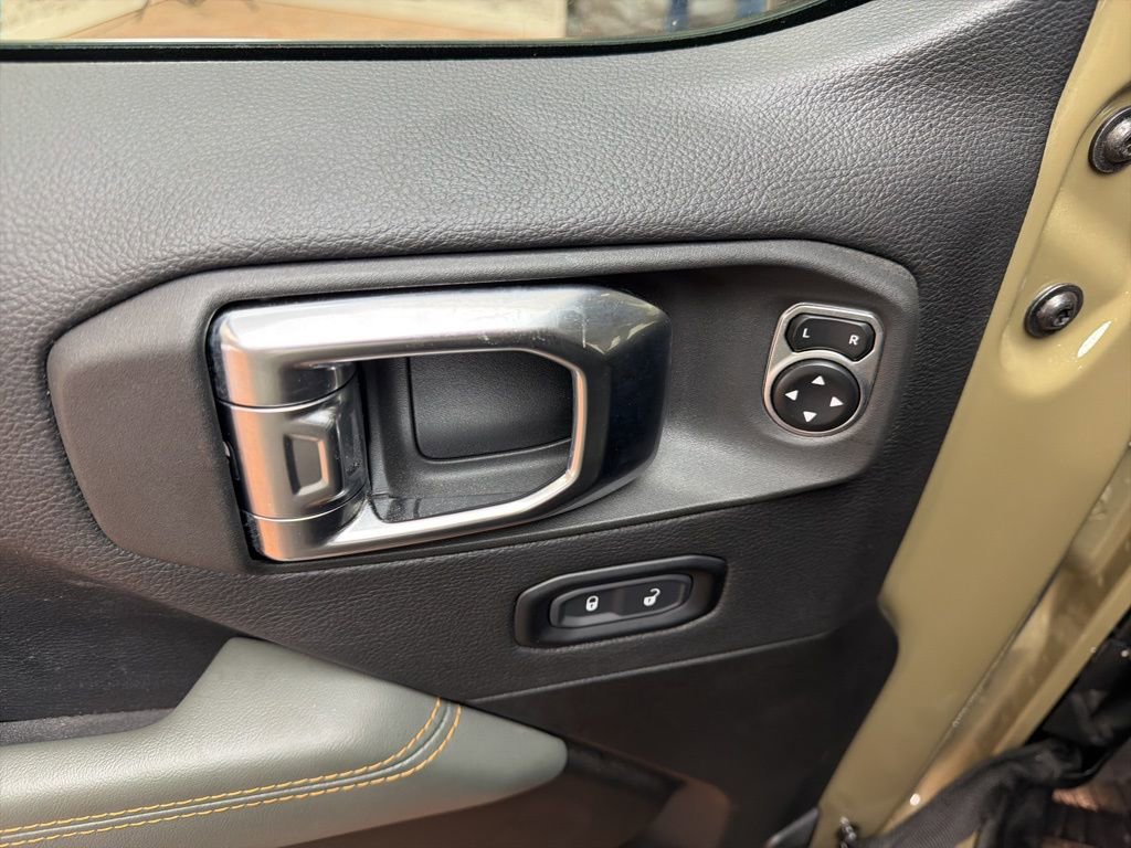 Used 2025 Jeep Gladiator Mojave w/ Safety Group image 21