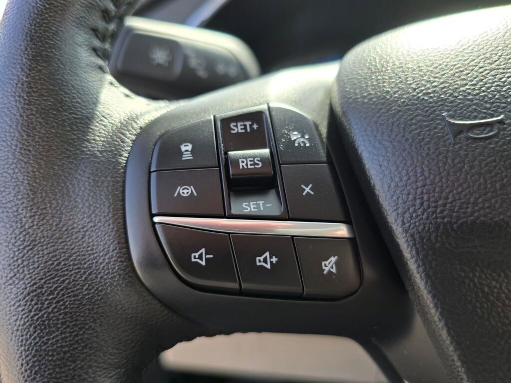 Used 2020 Ford Escape Titanium image 23