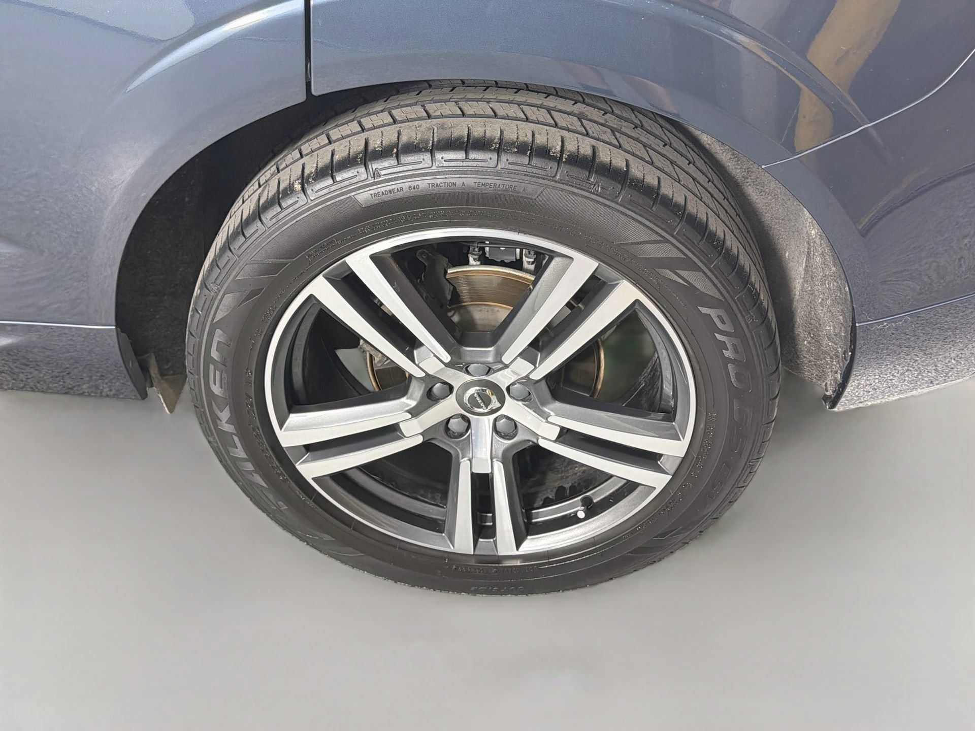 Used 2018 Volvo XC60 T5 Momentum w/ Convenience Package AWD/4WD image 31