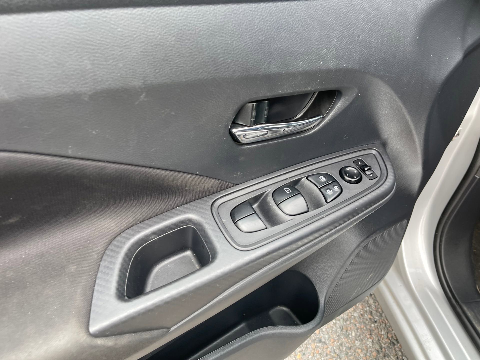 Used 2021 Nissan Versa SV image 12