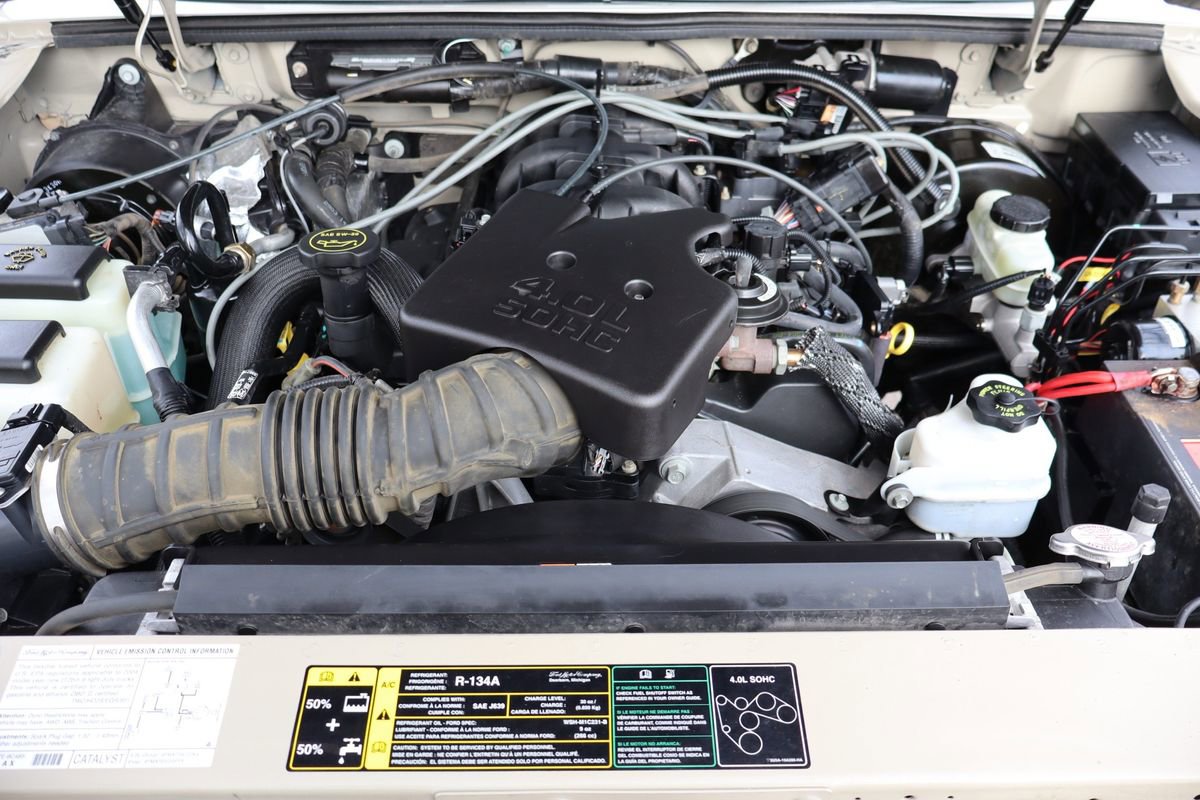 Used 2004 Ford Explorer Sport Trac XLT image 38