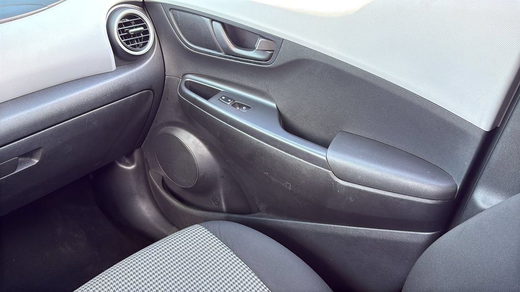Used 2018 Hyundai Kona SE FWD image 28