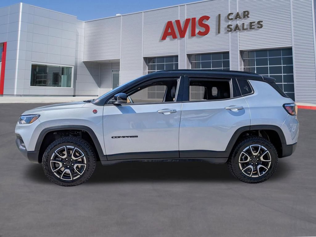 Used 2025 Jeep Compass Trailhawk image 10