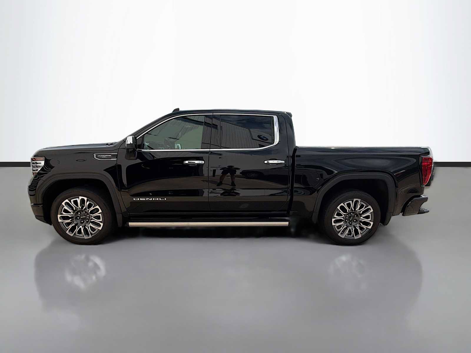 Used 2025 GMC Sierra 1500 Denali Ultimate AWD/4WD image 5