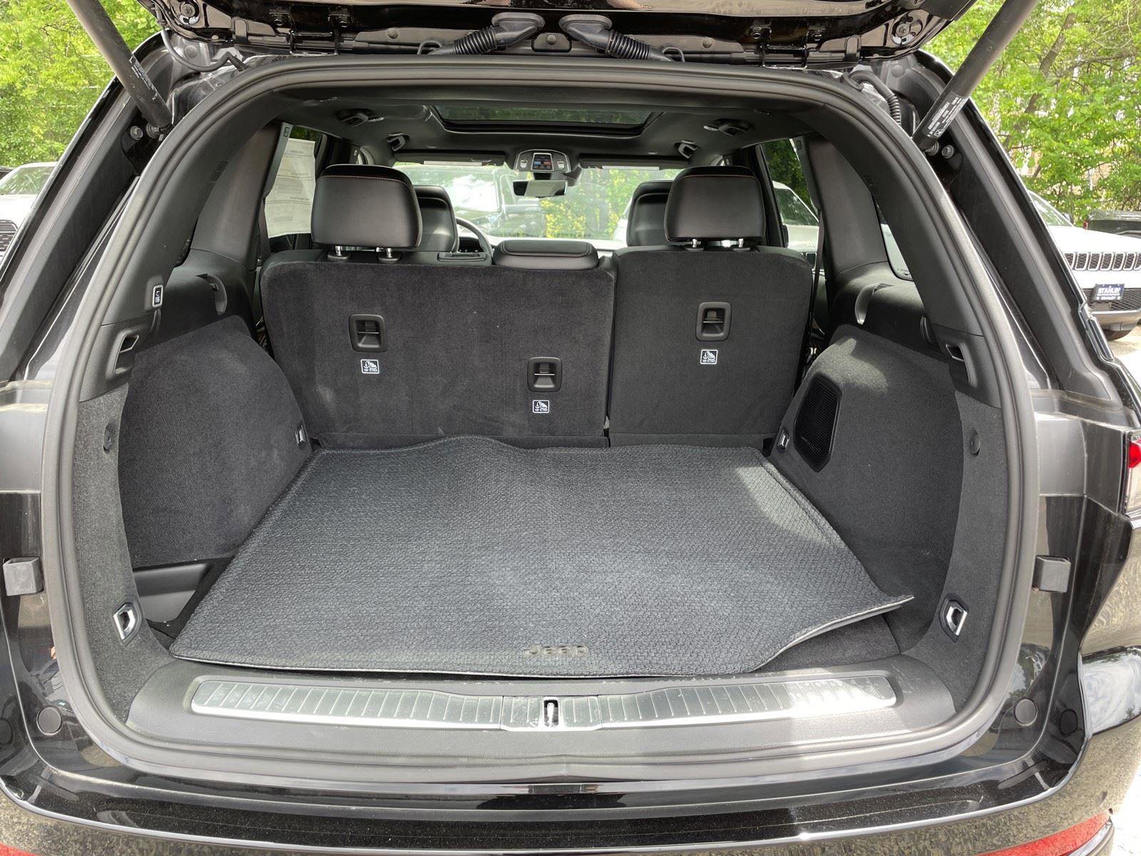 Used 2025 Jeep Grand Cherokee Summit w/ Adv Protech Group IV AWD/4WD image 44