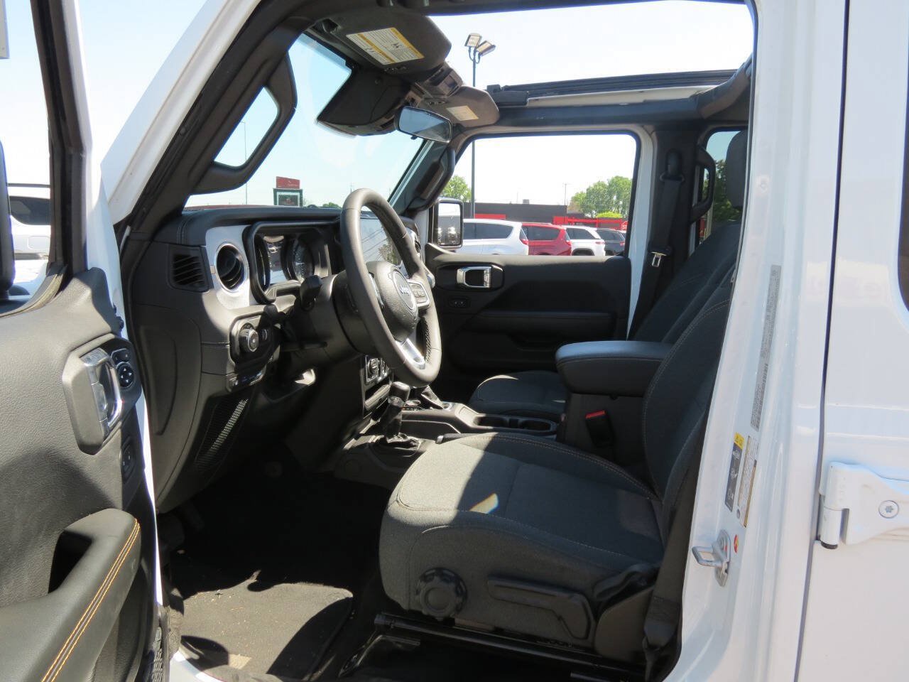 Used 2025 Jeep Wrangler Unlimited Sahara w/ Safety Group AWD/4WD image 12