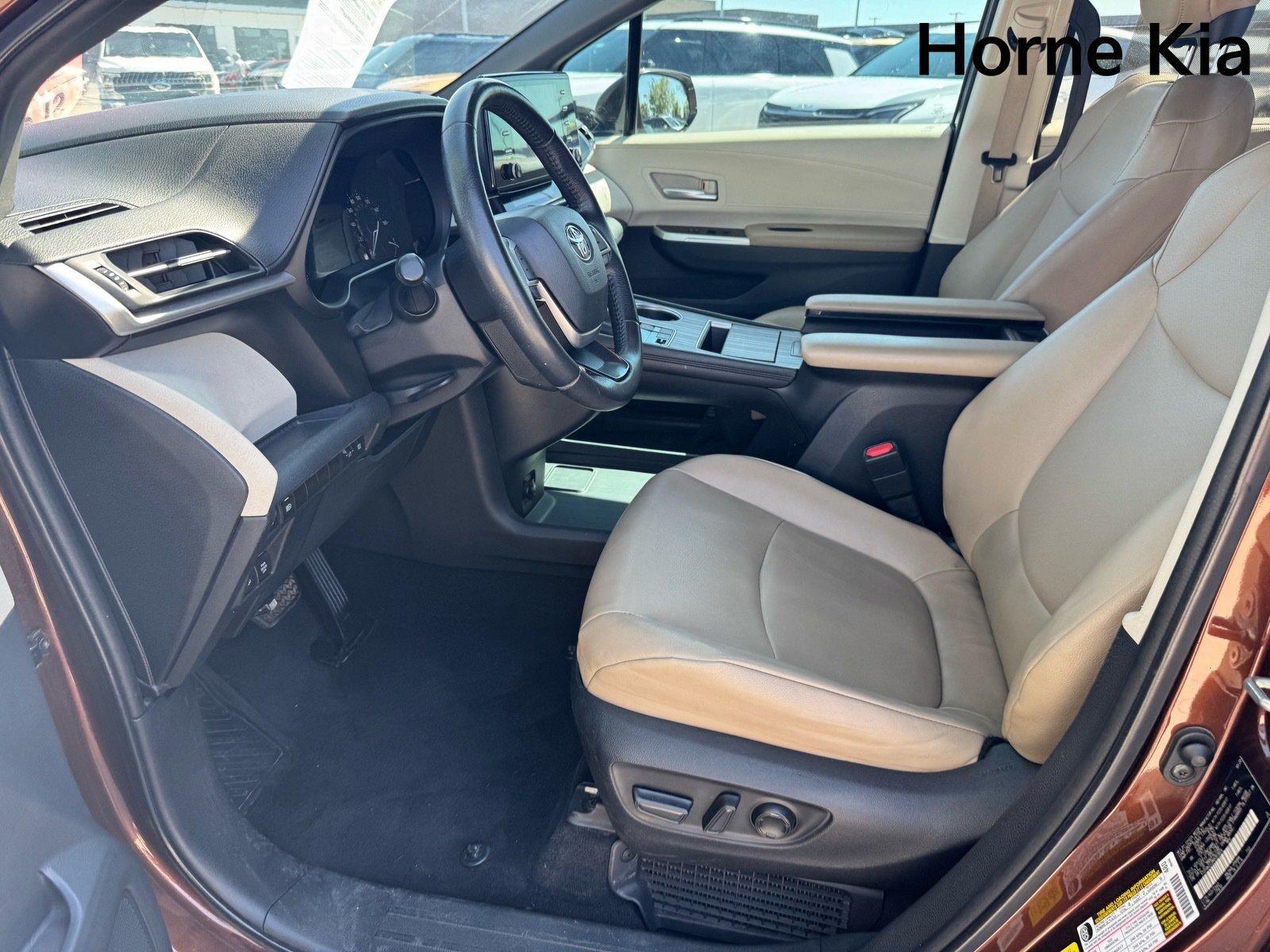 Used 2021 Toyota Sienna XLE FWD image 10