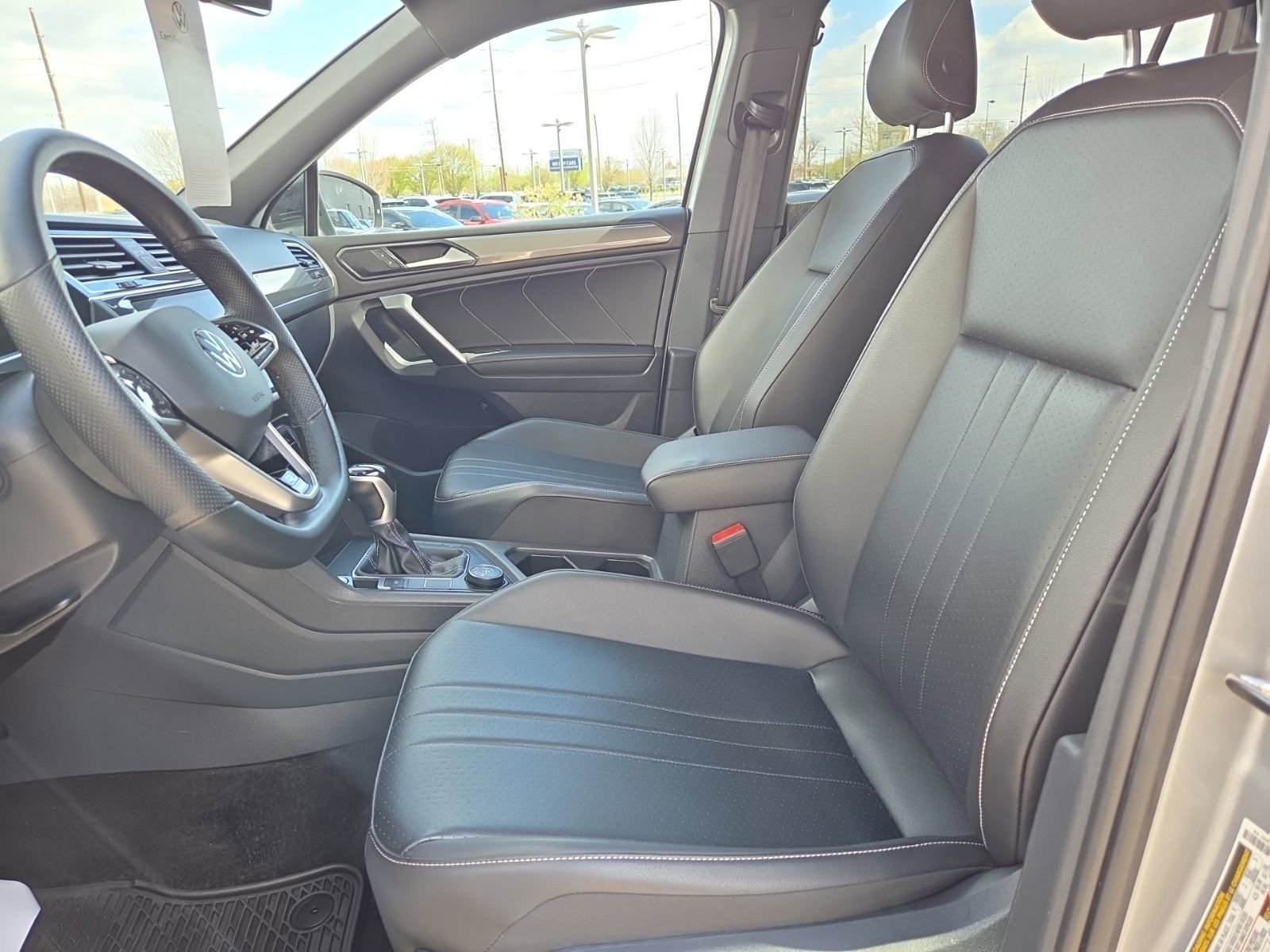 Certified 2022 Volkswagen Tiguan SE R-Line AWD/4WD image 16