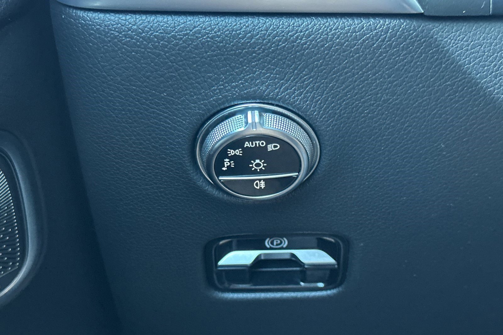 Used 2024 Mercedes-Benz GLC 300 image 37