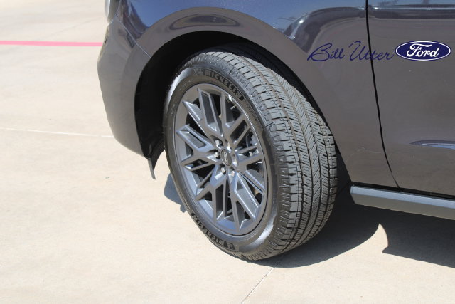 Used 2027 Ford Expedition Platinum w/ Stealth Appearance Package AWD/4WD image 9