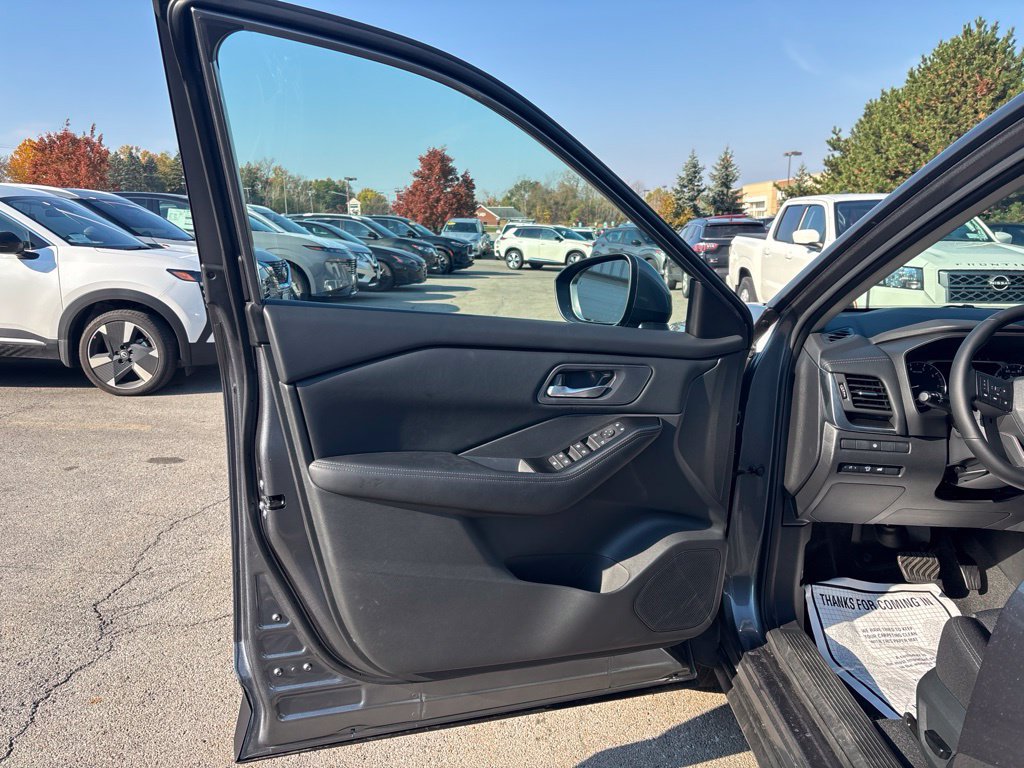 Certified 2026 Nissan Rogue SV FWD image 17