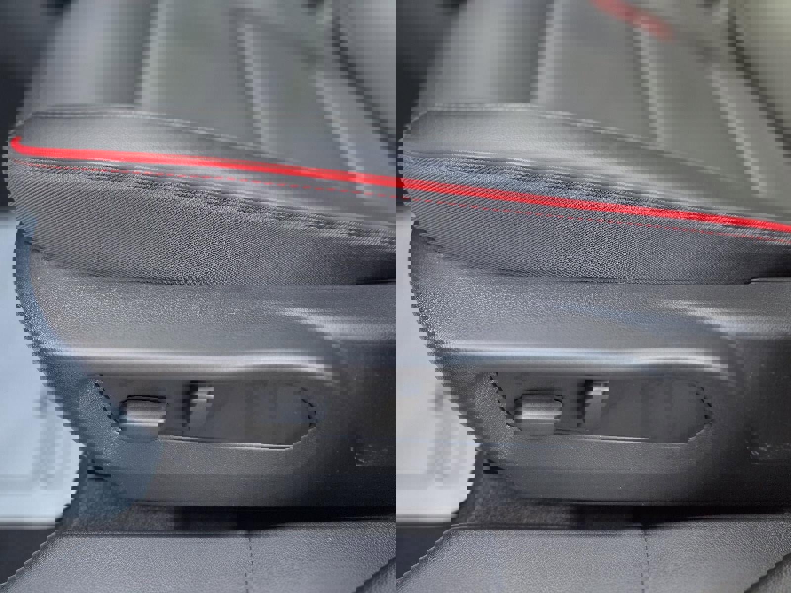 Certified 2023 Buick Envision Essence w/ Sport Touring Package image 27