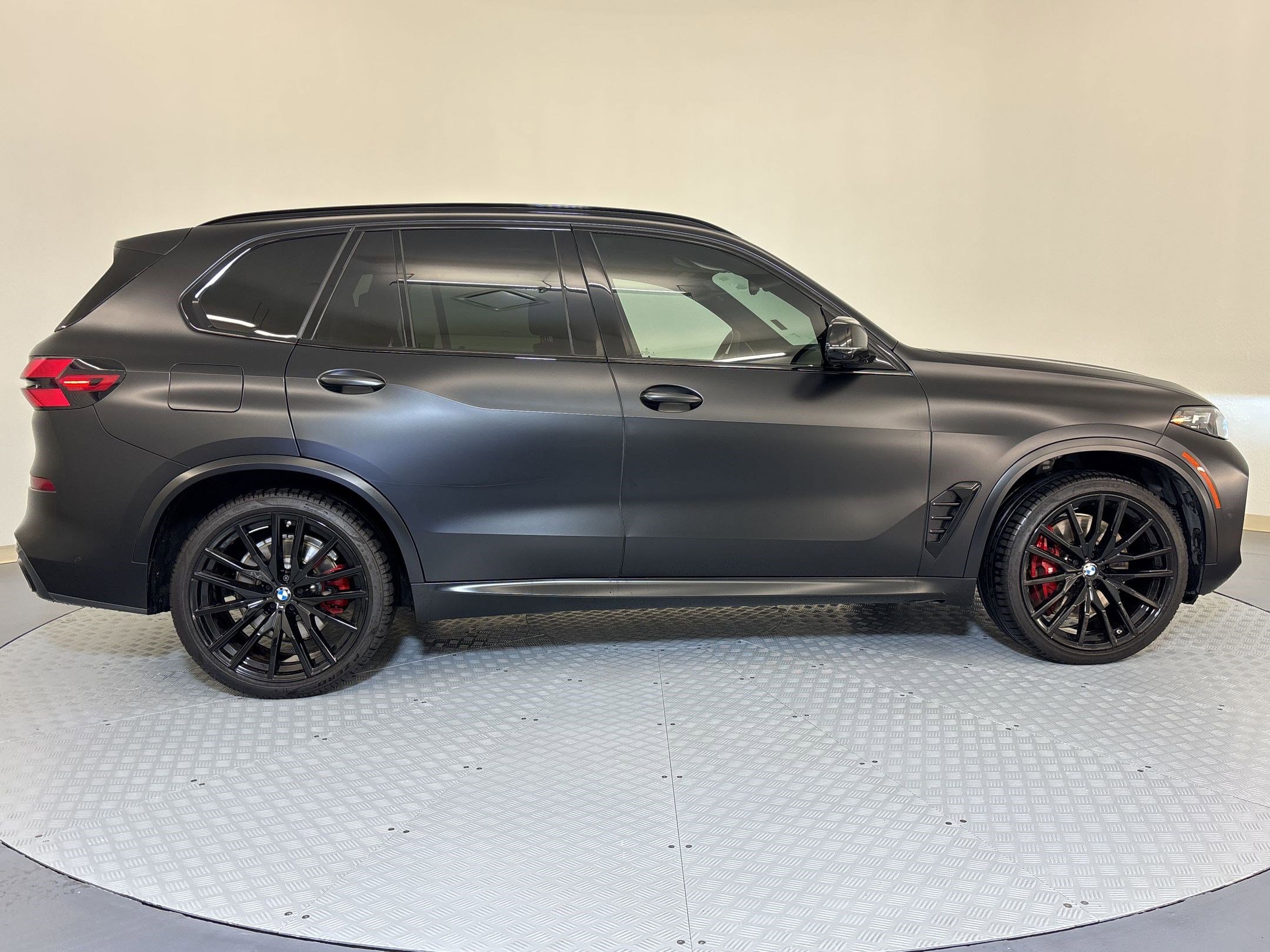 Used 2024 BMW X5 M60i w/ Executive Package image 8