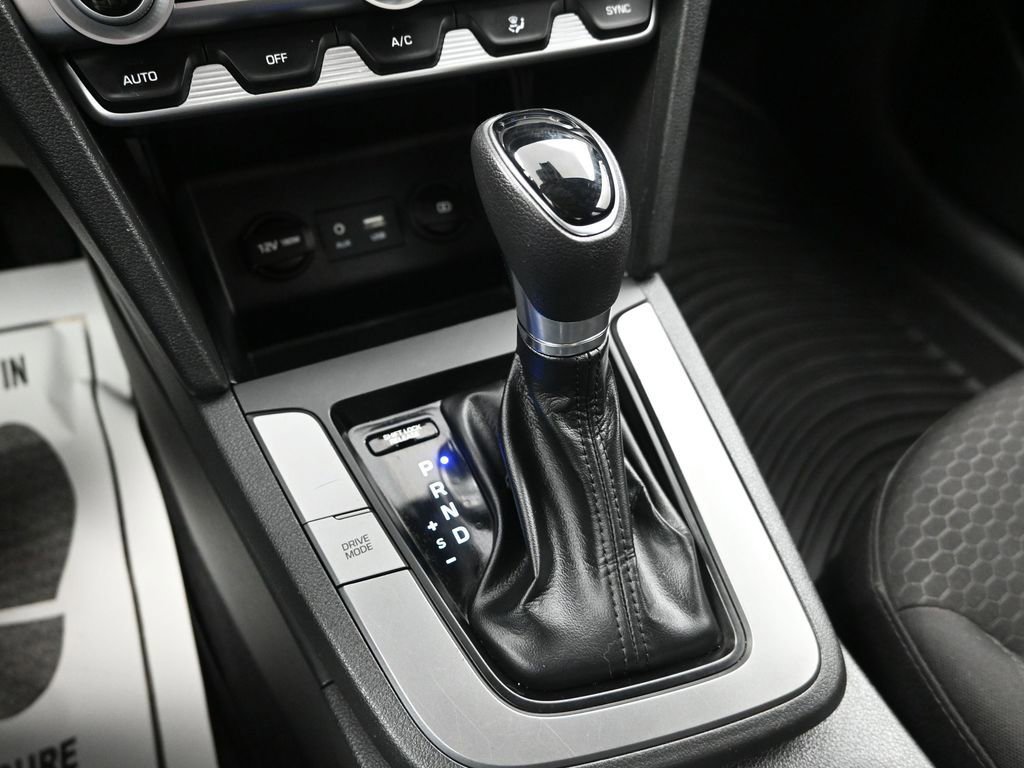 Used 2020 Hyundai Elantra SEL w/ Winter Weather Package image 23